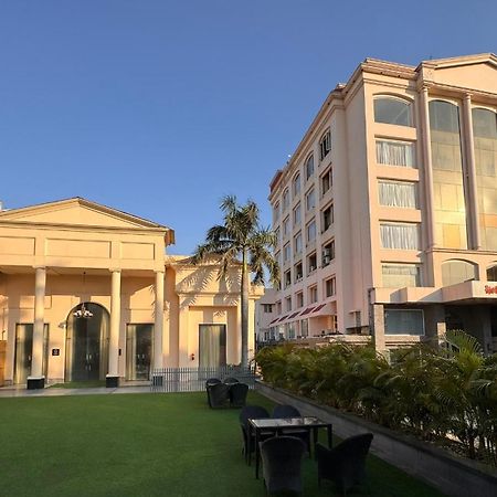 Hotel Swarn Towers Bareilly Dış mekan fotoğraf