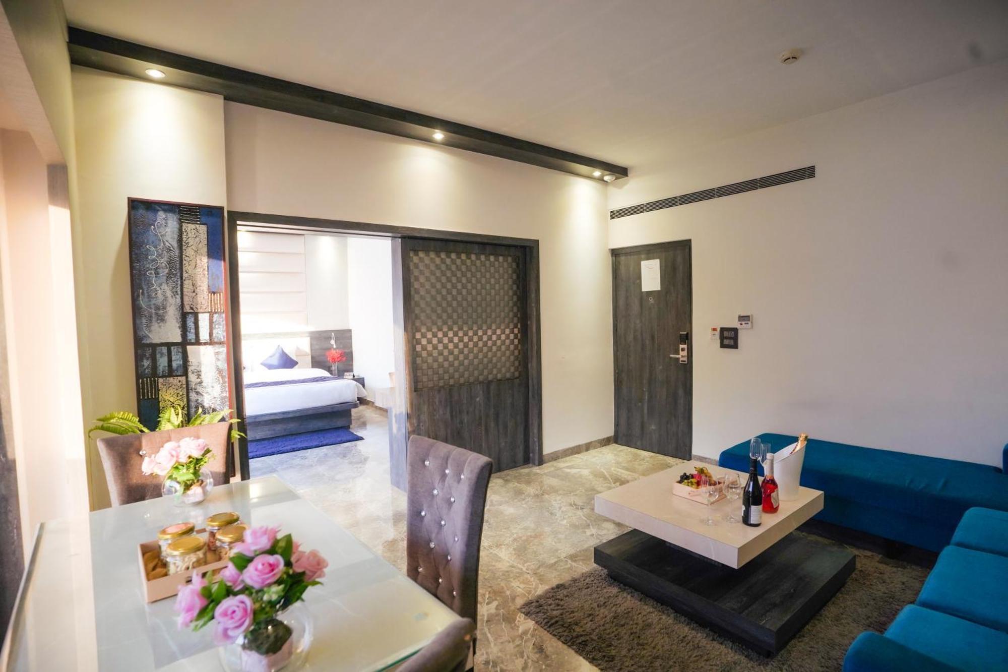 Hotel Swarn Towers Bareilly Dış mekan fotoğraf