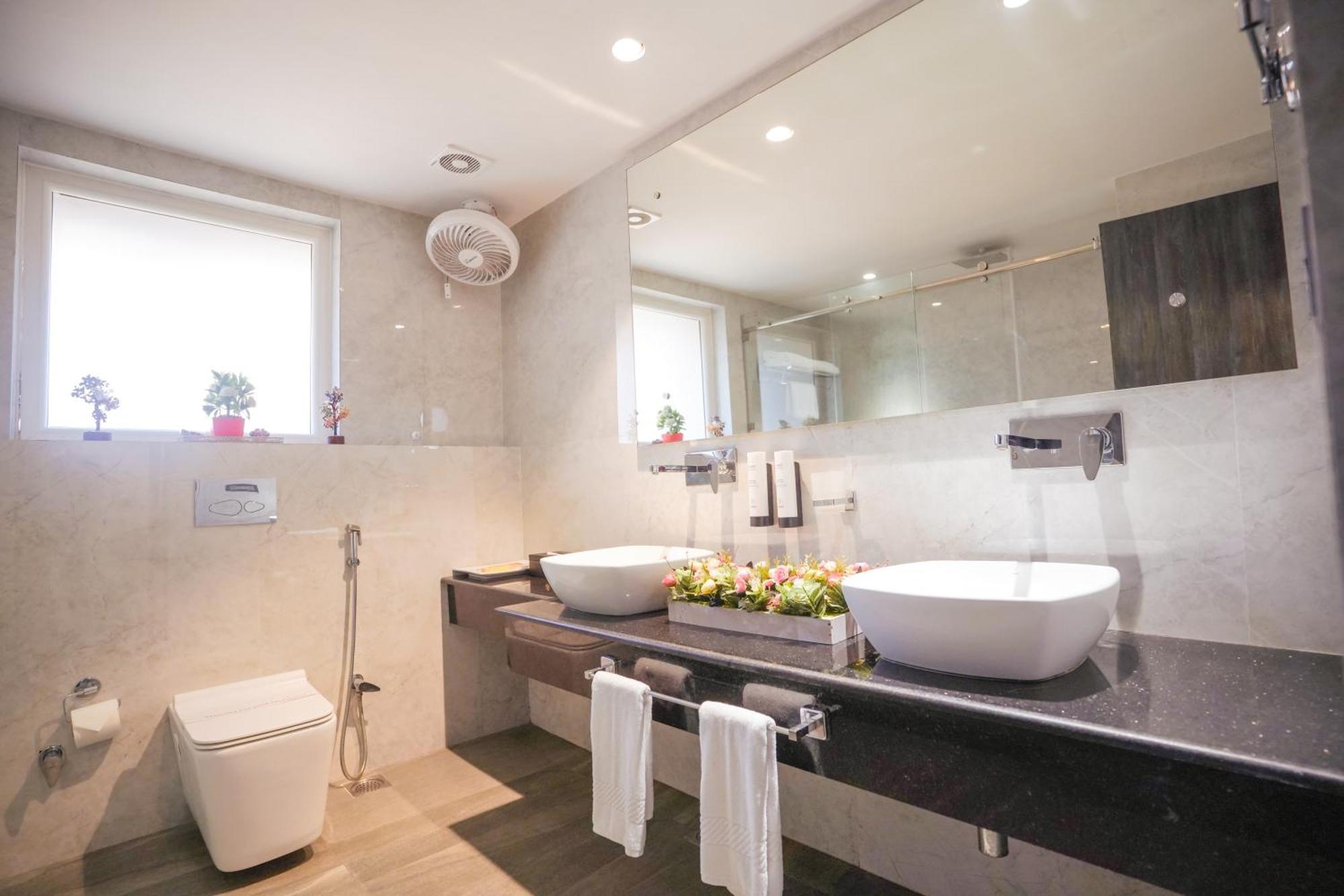 Hotel Swarn Towers Bareilly Dış mekan fotoğraf