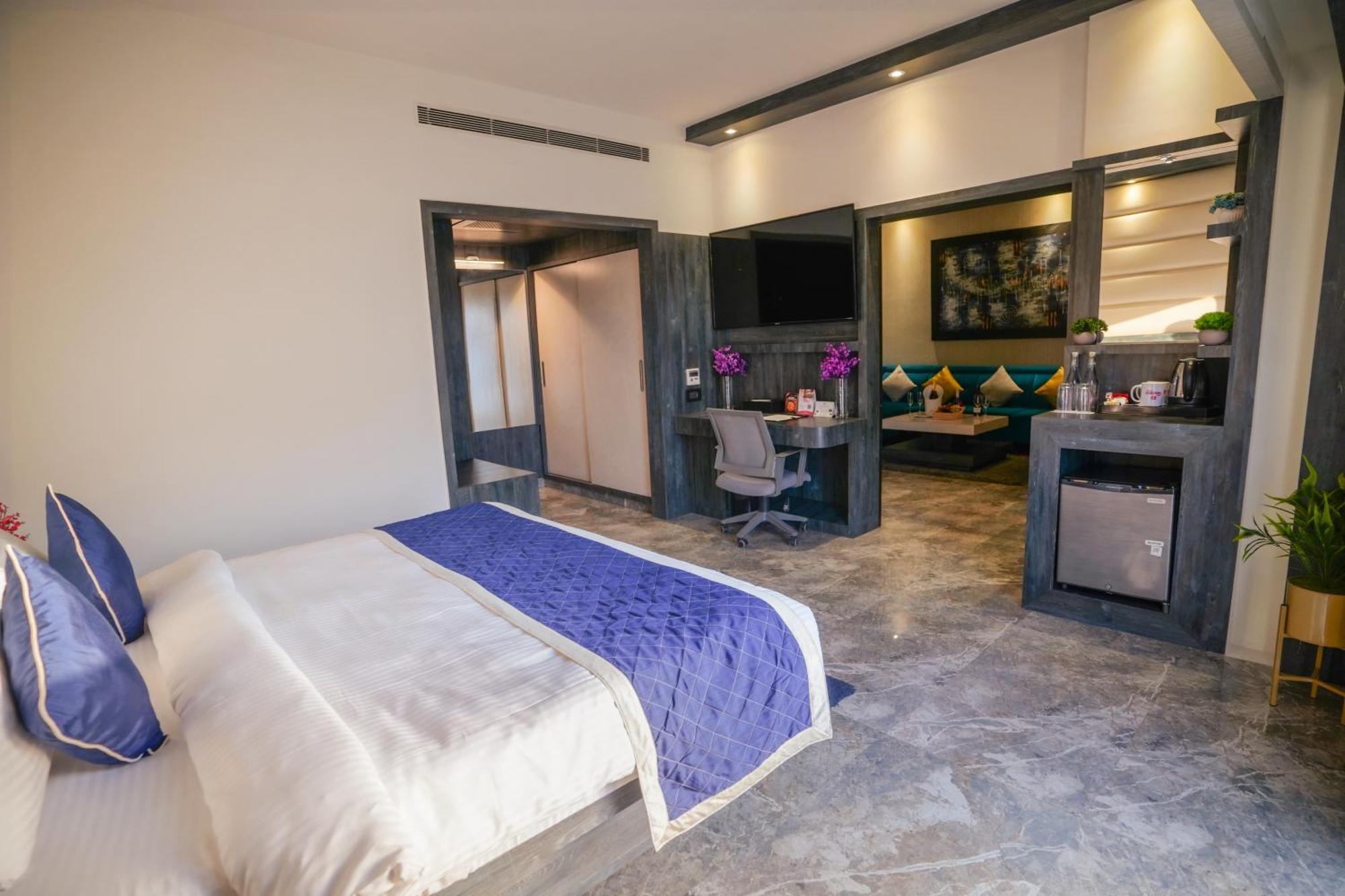 Hotel Swarn Towers Bareilly Dış mekan fotoğraf
