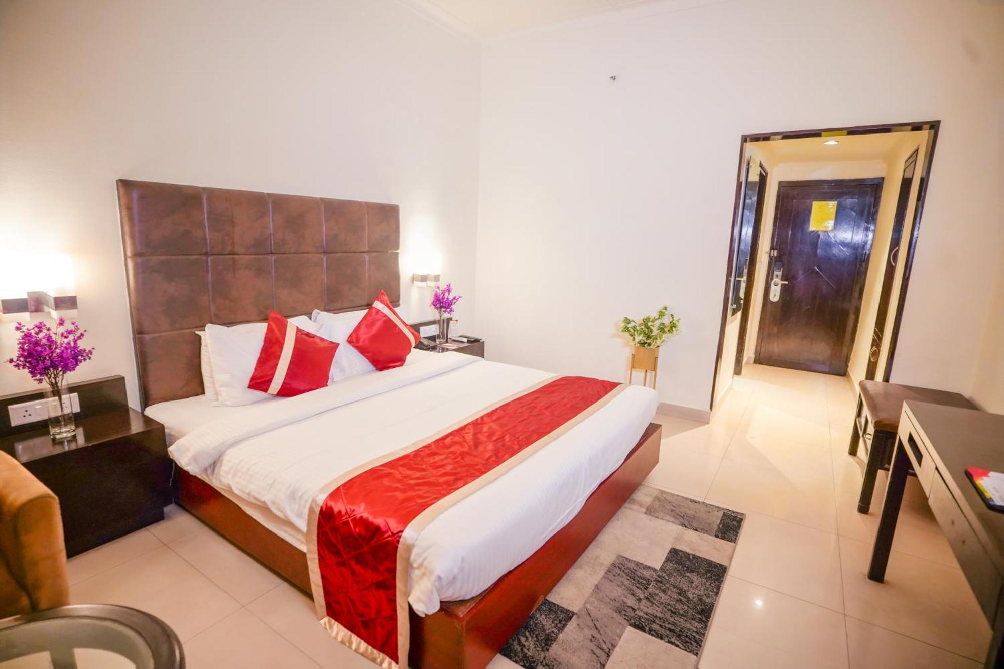 Hotel Swarn Towers Bareilly Dış mekan fotoğraf