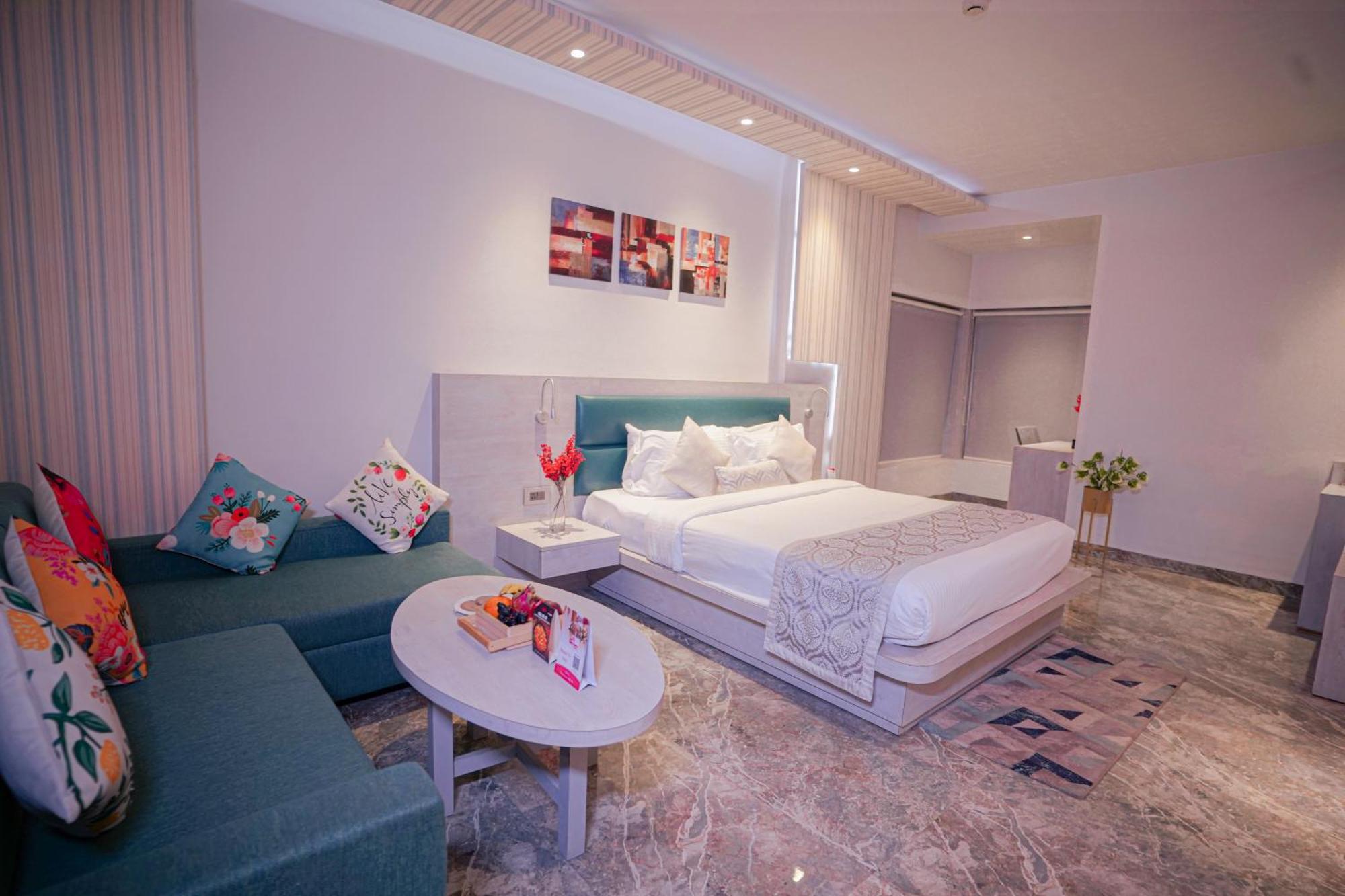 Hotel Swarn Towers Bareilly Dış mekan fotoğraf
