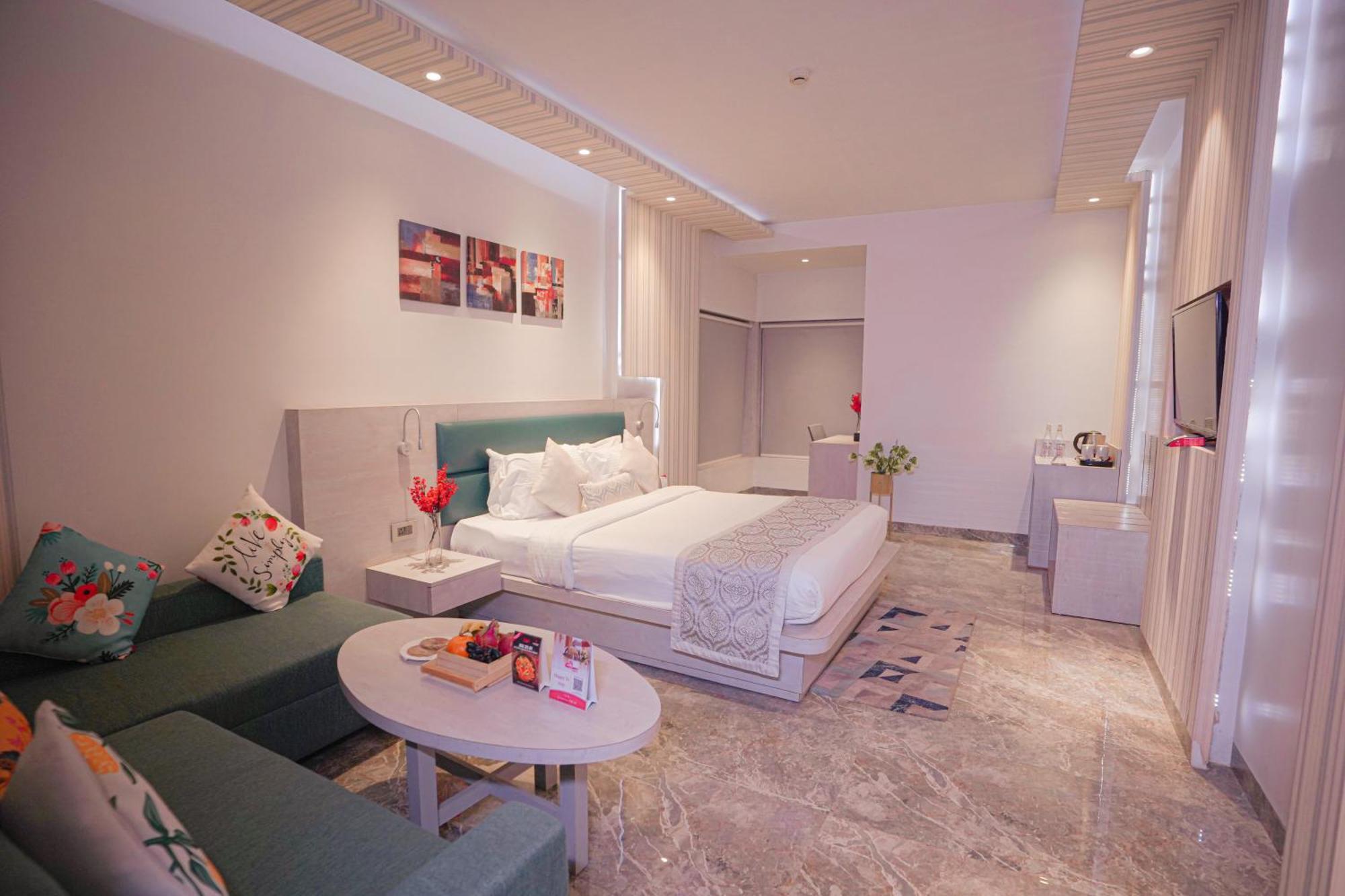 Hotel Swarn Towers Bareilly Dış mekan fotoğraf