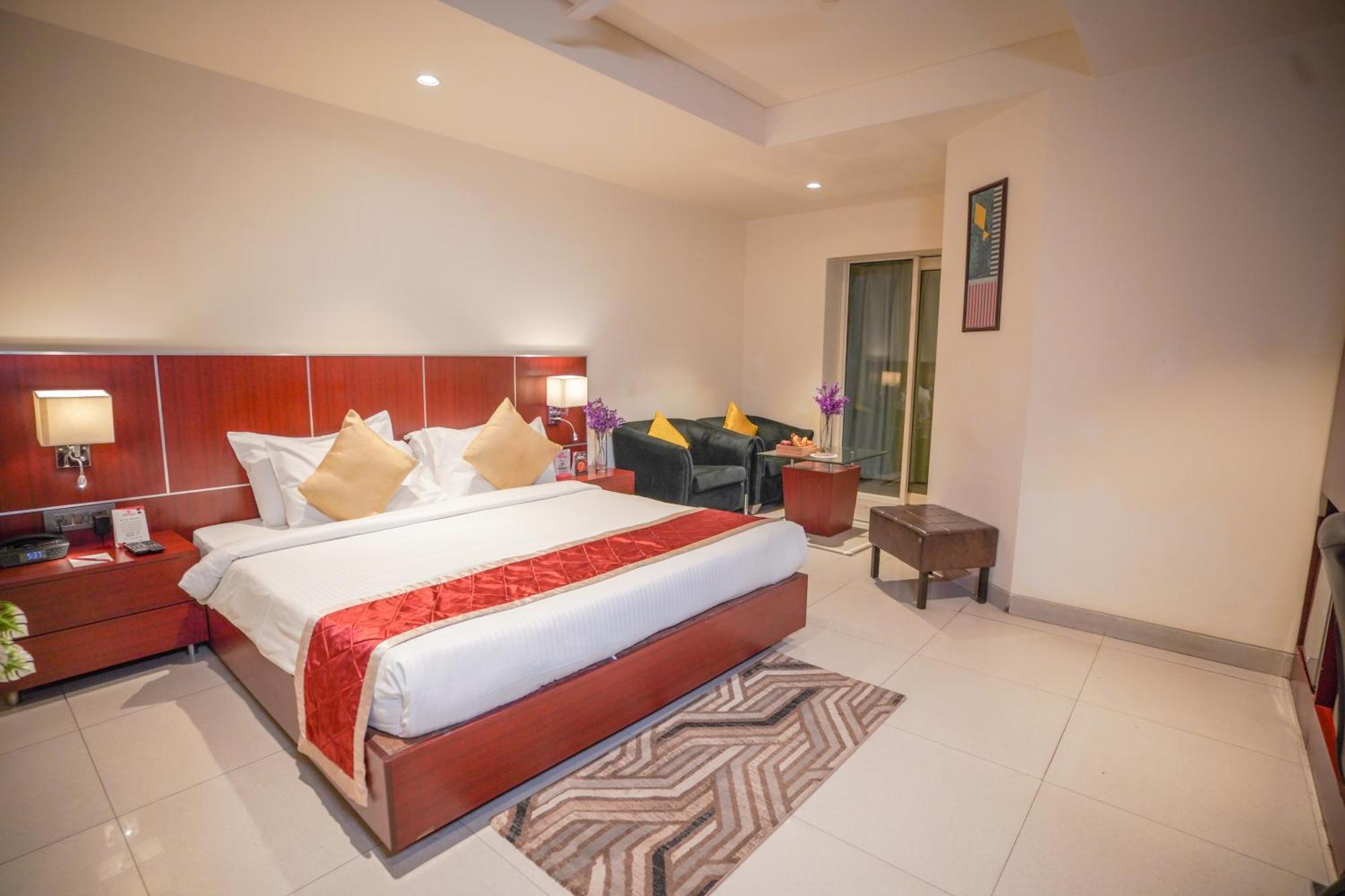 Hotel Swarn Towers Bareilly Dış mekan fotoğraf