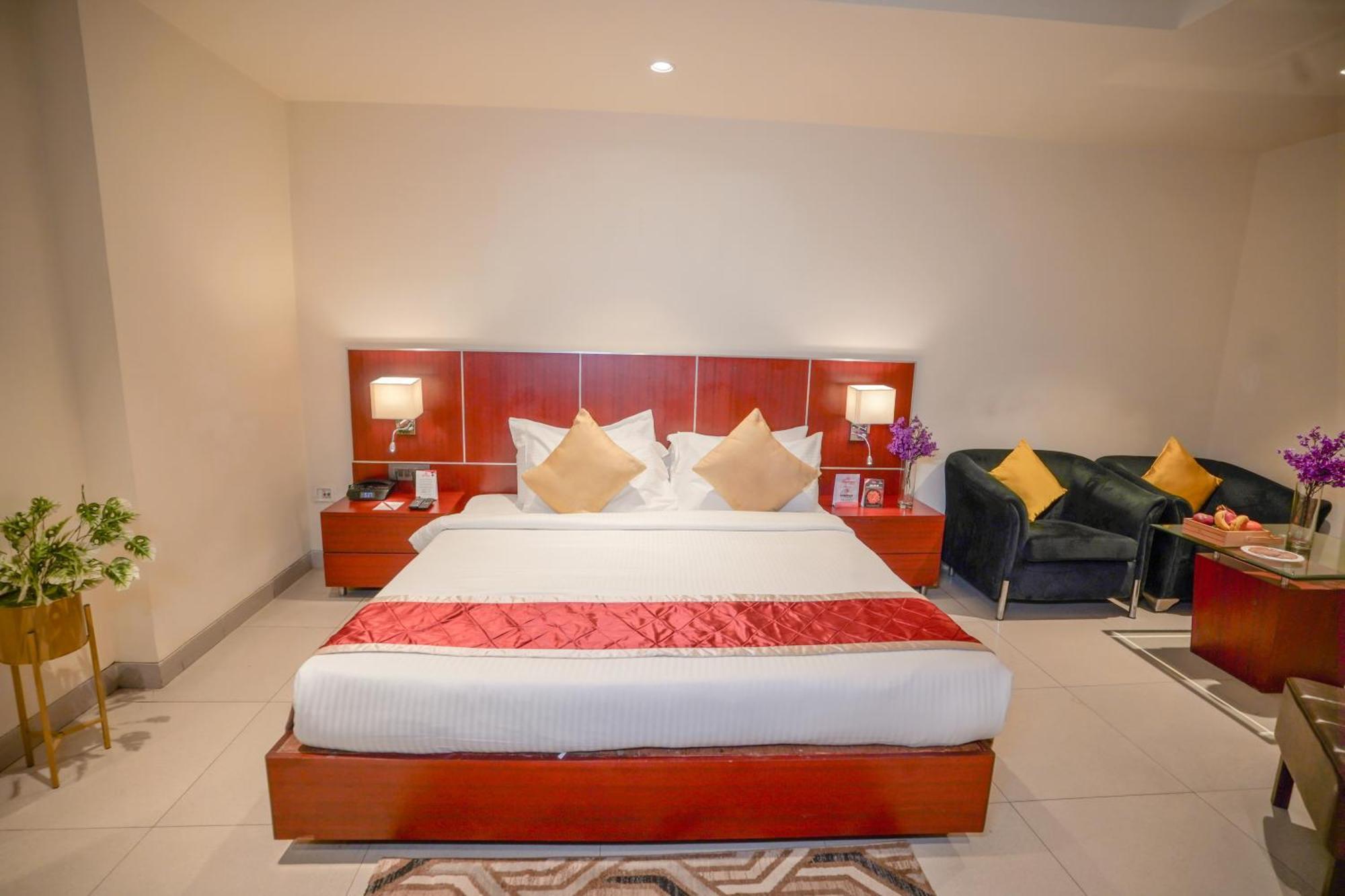 Hotel Swarn Towers Bareilly Dış mekan fotoğraf