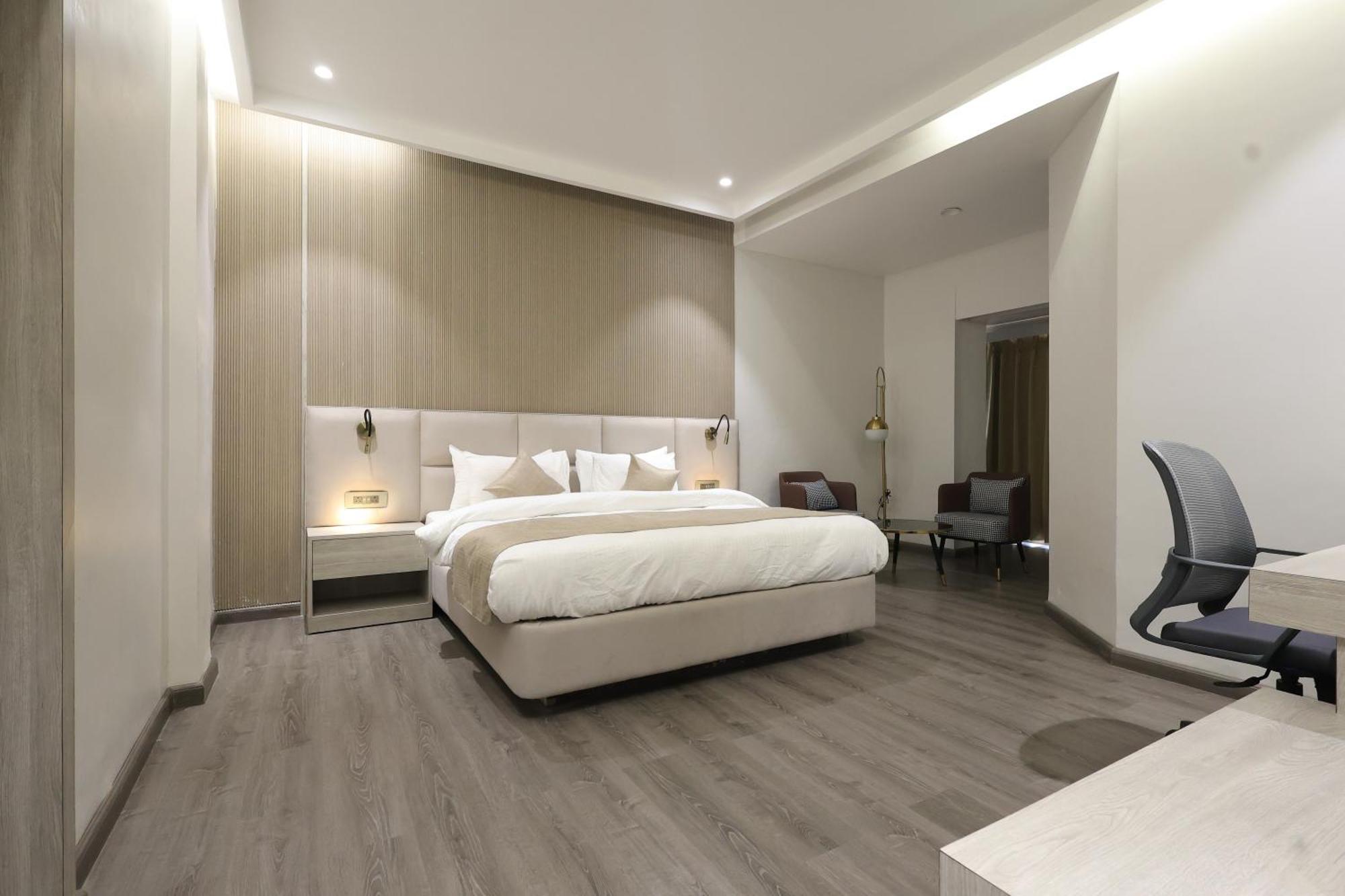 Hotel Swarn Towers Bareilly Dış mekan fotoğraf